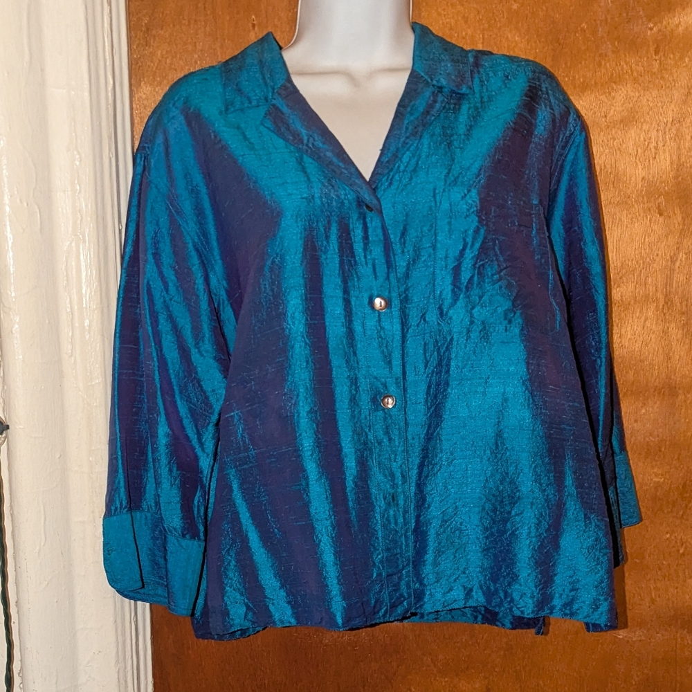 Shimmering Blue silk Buttoned Jacket with Notched Collar